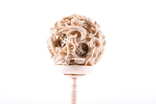 Lot 191 - 中国，牙雕套球一件，19世纪末