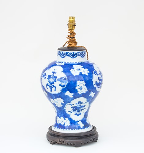 Lot 218 - 中国青花瓶一件，康熙，18世纪初