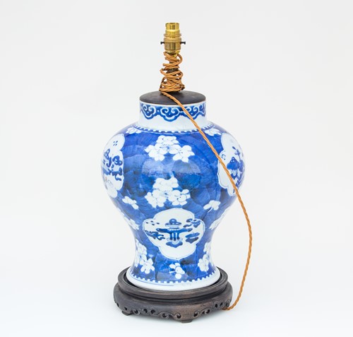Lot 218 - 中国青花瓶一件，康熙，18世纪初