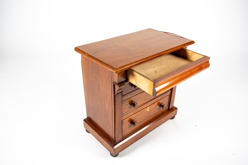 Lot 260 - A Victorian apprentice piece miniature chest...
