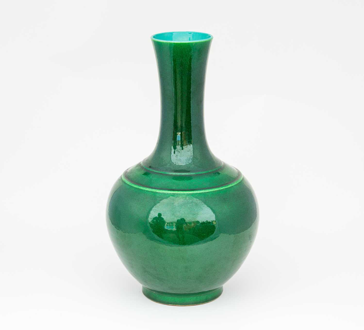 Lot 96 - 中国，单色花瓶一件，19/20世纪，