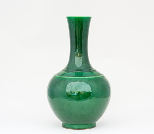 Lot 96 - 中国，单色花瓶一件，19/20世纪，