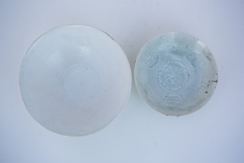 Lot 65 - 中国，淡青釉碗一件，宋代，12世纪, 及其他