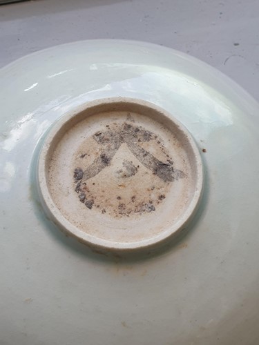 Lot 65 - 中国，淡青釉碗一件，宋代，12世纪, 及其他