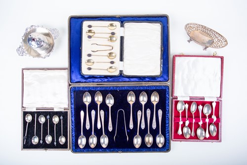 Lot 484 - A cased set of Edwardian silver teaspoons and...