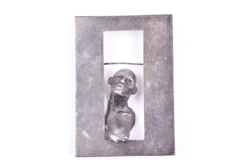 Lot 602 - An unusual contemporary silver brooch,...