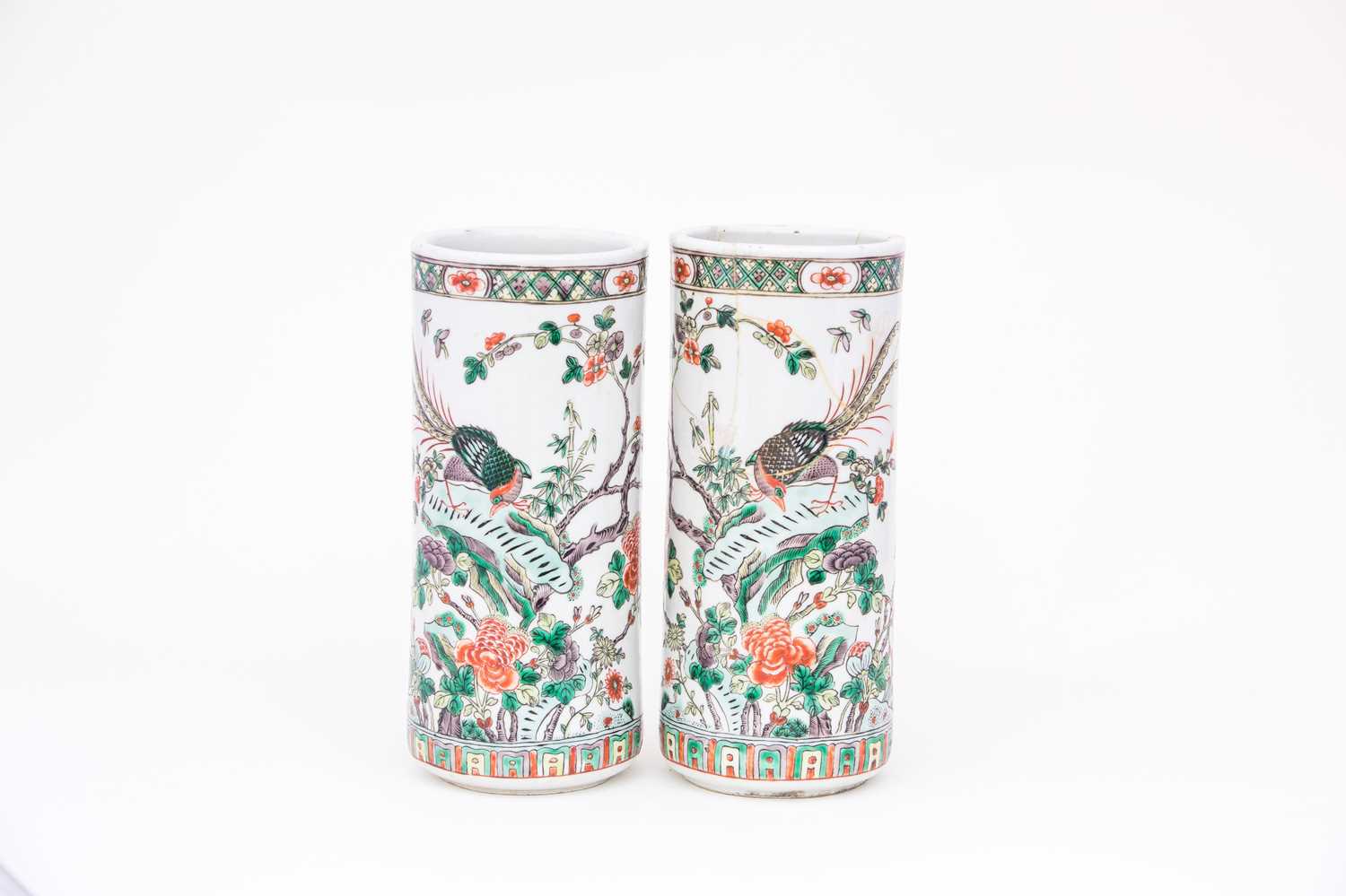 Lot 141 - 中国，象腿瓶一对，19世纪末/ 20世纪初