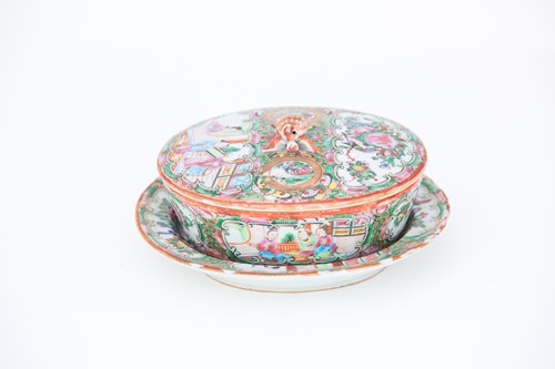 Lot 213 - 中国，广式珐琅黄油盘一件， 19世纪早中期