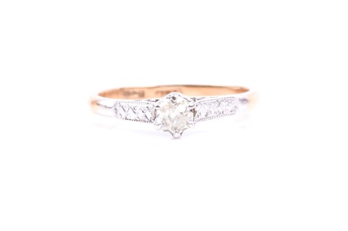 Lot 778 - An 18ct yellow gold and solitaire diamond ring,...