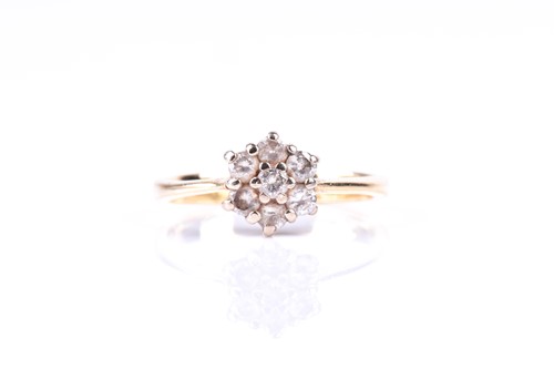 Lot 402 - A diamond cluster ring, the brilliant cut...