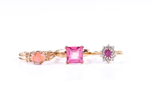 Lot 382 - A ruby and diamond oval cluster ring to an...