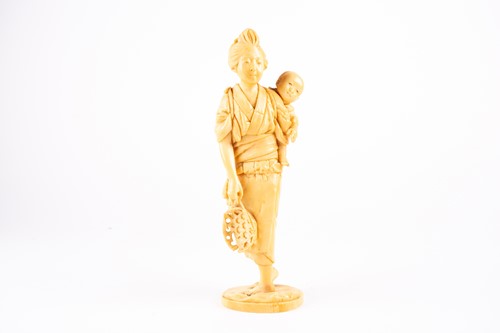 Lot 209 - 日本，象牙人物雕一件，明治时期