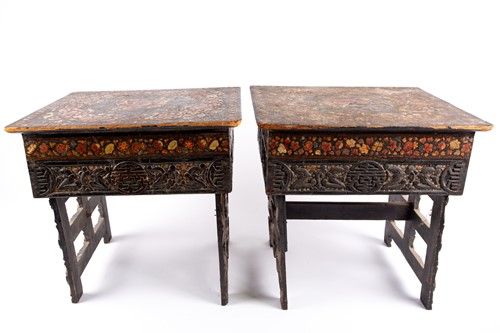 Lot 118 - 藏族/克什米尔雕绘矮桌一对，19世纪末/ 20世纪