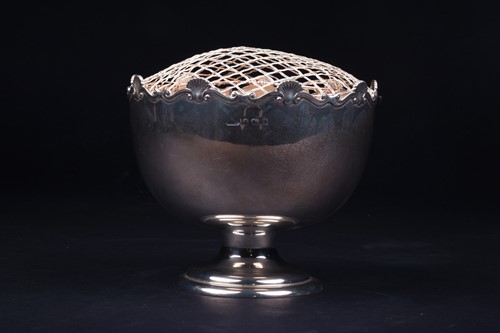 Lot 54 - An Edwardian silver rose bowl, Birmingham 1908...