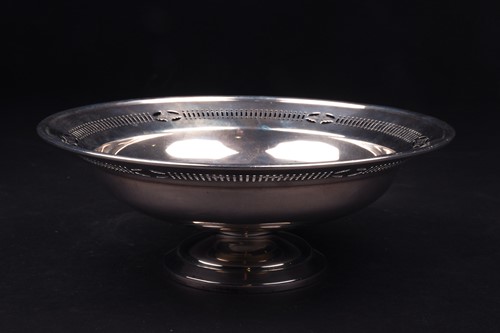 Lot 650 - A George V silver fruit bowl, Chester 1924 by...