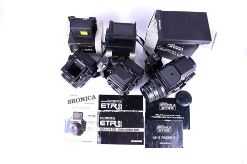 Lot 311 - A Zenza Bronica ETR Si camera, fitted with a...