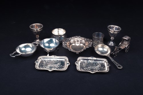 Lot 63 - A mixed collection of silver and white metal...