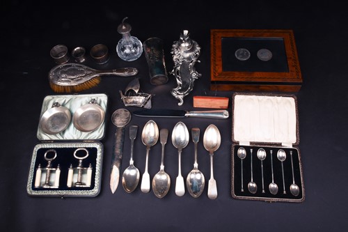 Lot 101 - A mixed collection of silver and white metal...