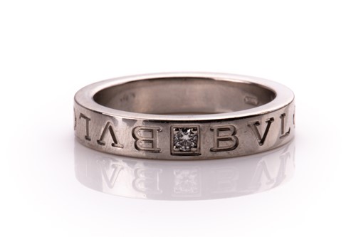 Lot 496 - Bulgari. An 18ct white gold ring, engraved...