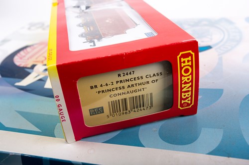 Lot 511 - A Hornby 00 Gauge R2886 'The Cunarder' Train...