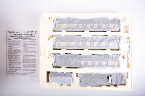 Lot 511 - A Hornby 00 Gauge R2886 'The Cunarder' Train...