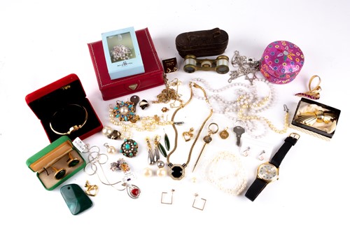 Lot 871 - A group of costume jewellery items, to include...