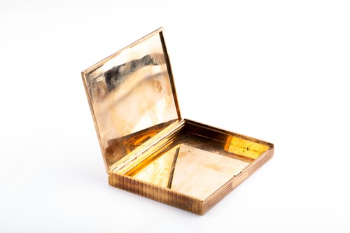 Lot 286 - A 9ct yellow gold Kutchinsky cigarette box,...