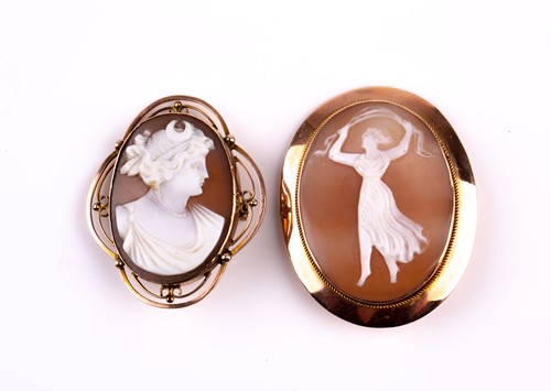 Lot 683 - A 9ct yellow gold mounted cameo brooch,...