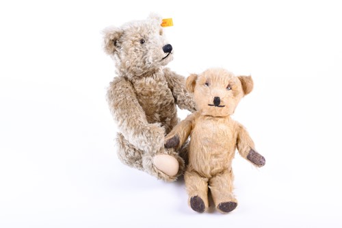 Lot 508 - A late 20th century Steiff Bear with button...