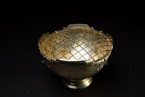 Lot 145 - A George V silver rose bowl, London 1914 by...