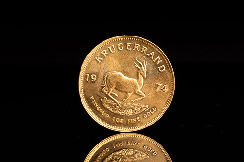 Lot 260 - A 1oz 22ct gold South Africa Krugerrand, 1974.