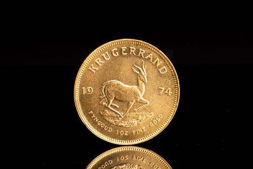 Lot 238 - A 1oz 22ct gold South Africa Krugerrand, 1974.
