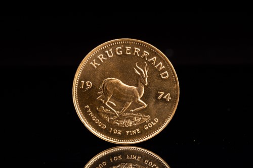 Lot 232 - A 1oz 22ct gold South Africa Krugerrand, 1974.