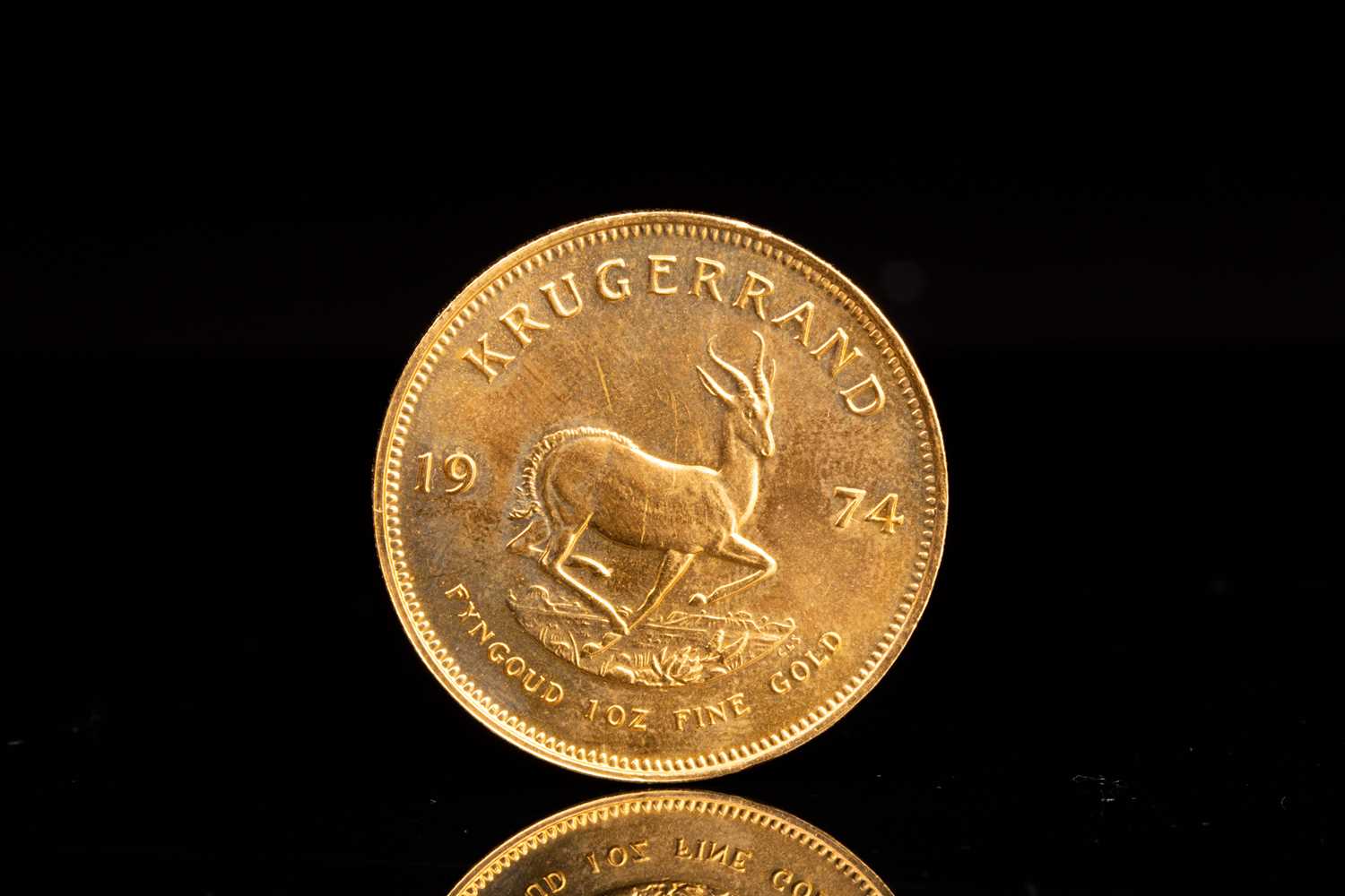 Lot 230 - A 1oz 22ct gold South Africa Krugerrand, 1974.