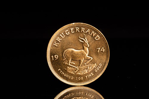 Lot 245 - A 1oz 22ct gold South Africa Krugerrand, 1974.