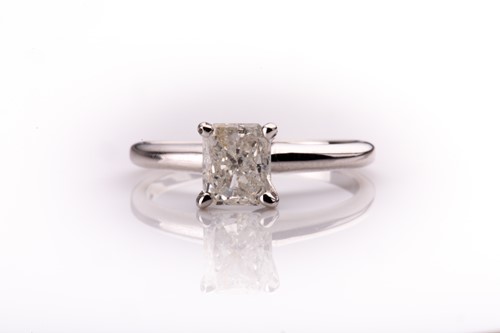 Lot 706 - A radiant-cut diamond ring, the stone of...