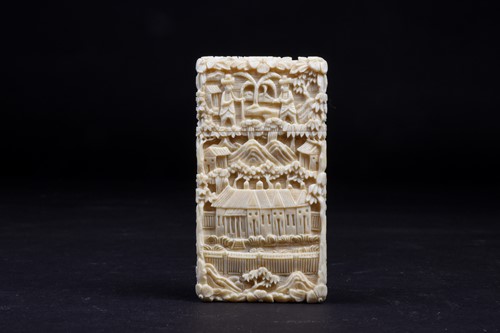 Lot 226 - A small late 19th century Chinese carved ivory...