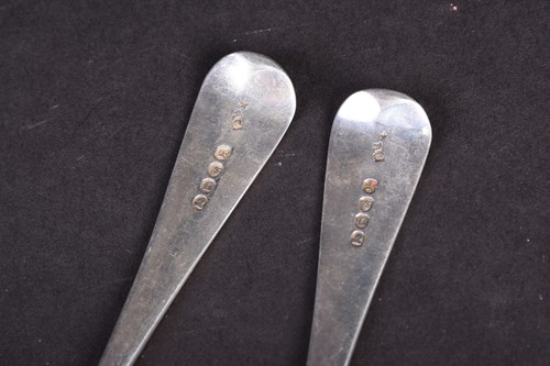 Lot 105 - An early Victorian fiddle pattern fish slice,...