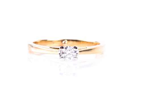 Lot 492 - A single stone diamond ring, the round...
