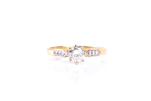 Lot 536 - A single stone diamond ring, the round...