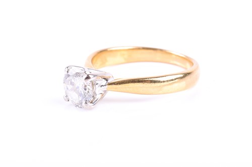 Lot 391 - A single stone diamond ring, the round...