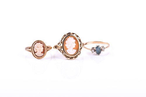 Lot 407 - A shell cameo set ring, in 9ct gold mount,...