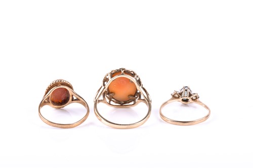Lot 407 - A shell cameo set ring, in 9ct gold mount,...
