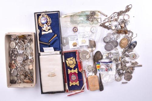 Lot 557 - A group of silver and white metal items of...
