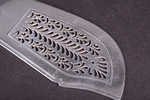 Lot 35 - A William IV silver fish slice, London 1835 by...