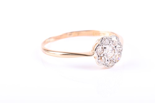 Lot 361 - An early 20th century diamond cluster ring,...