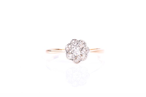 Lot 361 - An early 20th century diamond cluster ring,...