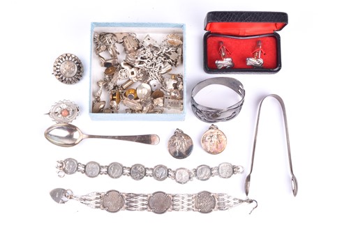 Lot 593 - A small group of silver and white metal...