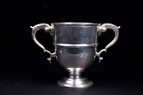 Lot 1 - A George V silver twin-handled trophy, London...