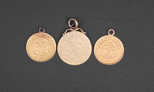 Lot 243 - South Africa, a gold Pond 1884 and two gold...
